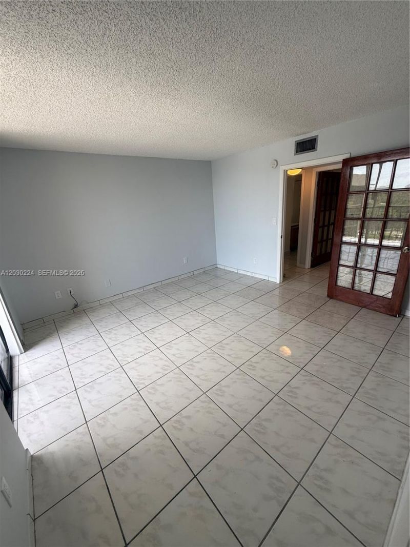 8625 NW 8th St , Unit 420, Miami, FL 33126 Photo