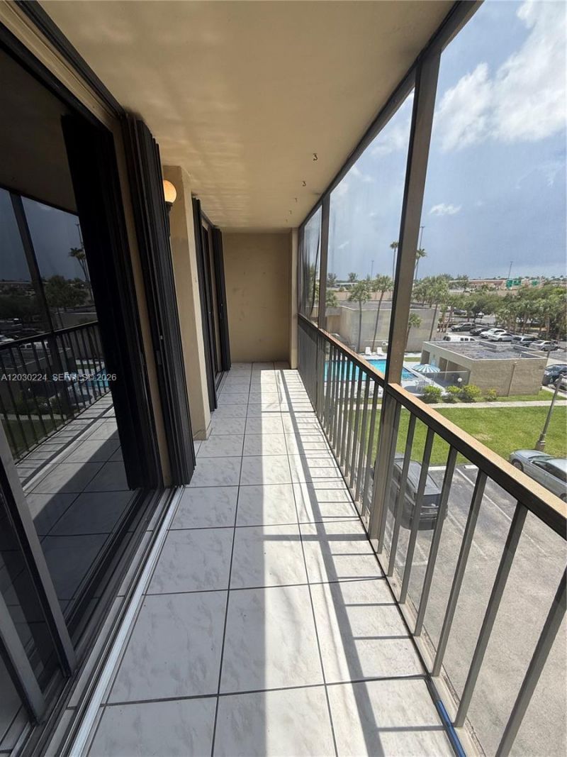 8625 NW 8th St , Unit 420, Miami, FL 33126 Photo