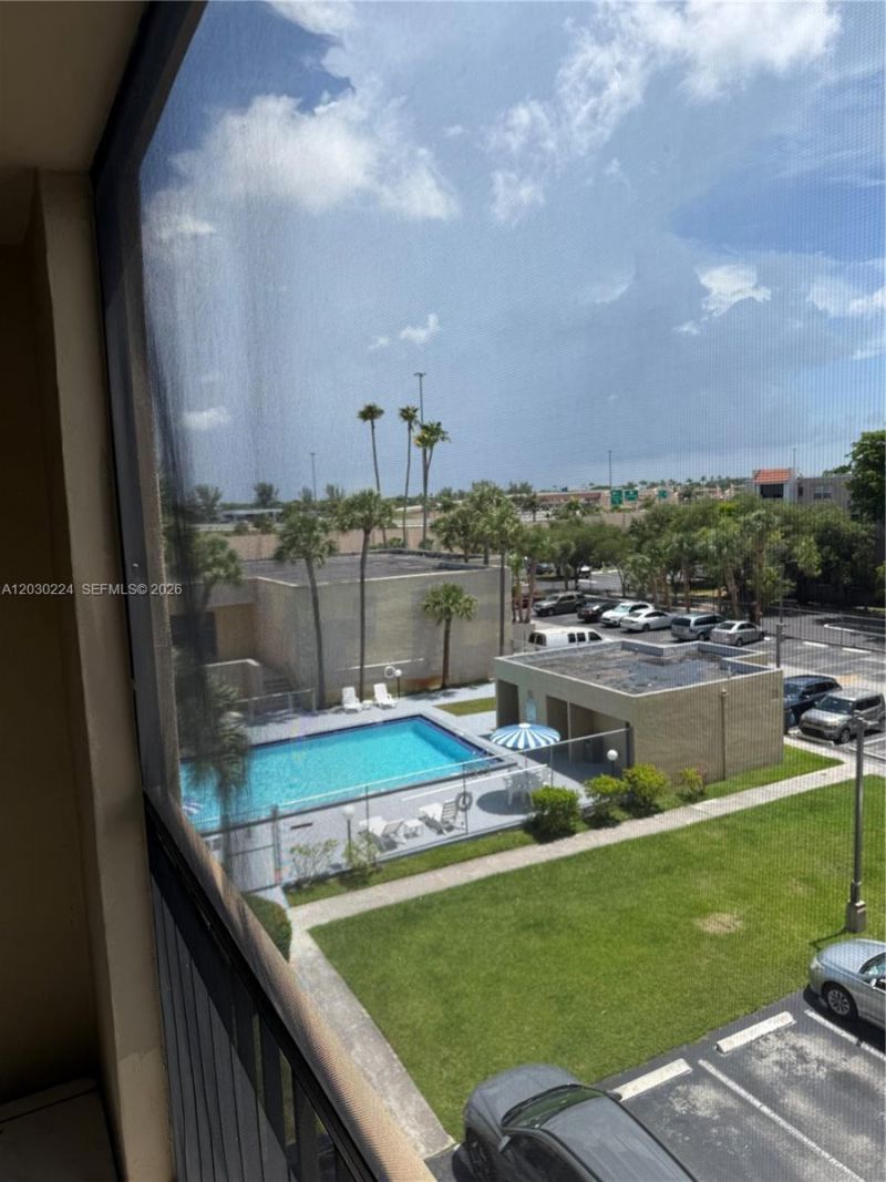 8625 NW 8th St , Unit 420, Miami, FL 33126 Photo