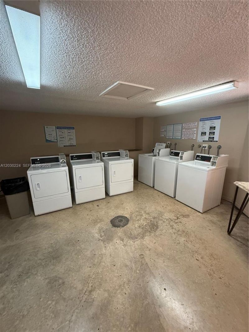 8625 NW 8th St , Unit 420, Miami, FL 33126 Photo