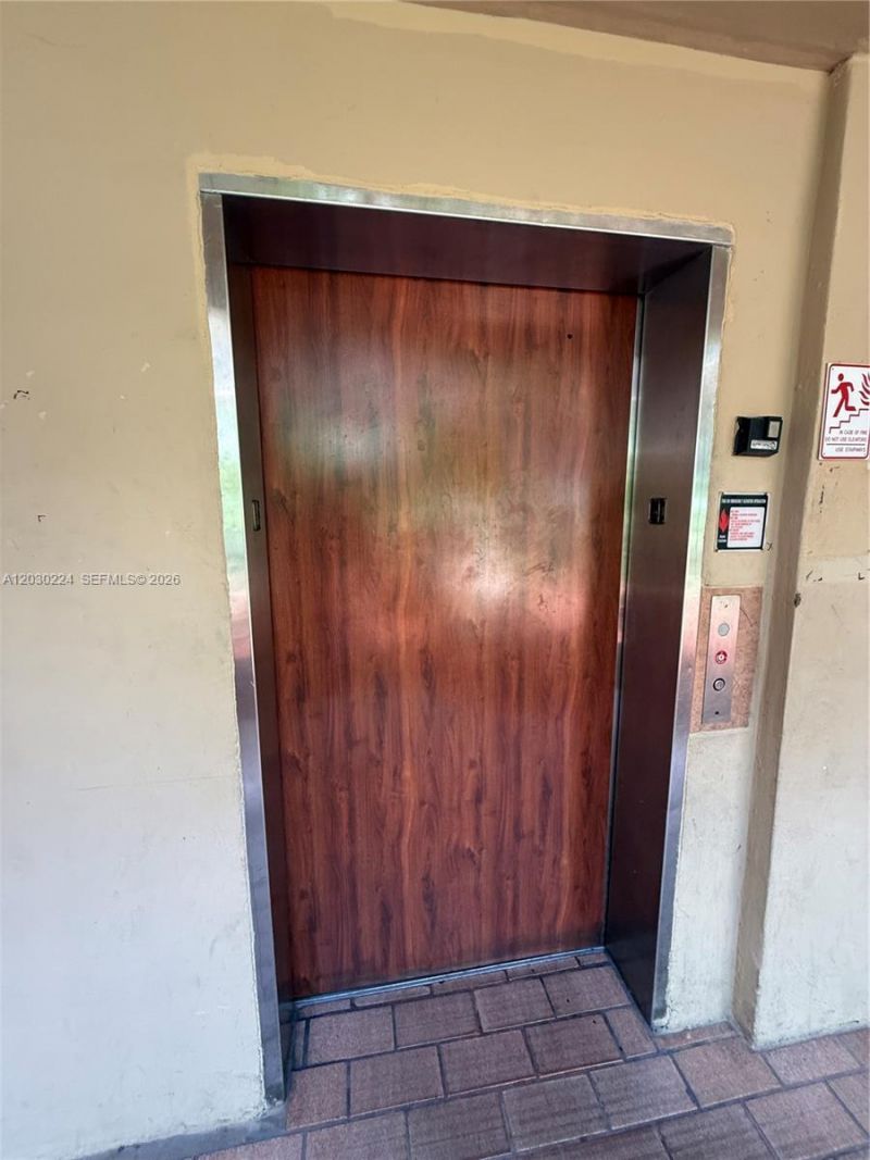 8625 NW 8th St , Unit 420, Miami, FL 33126 Photo