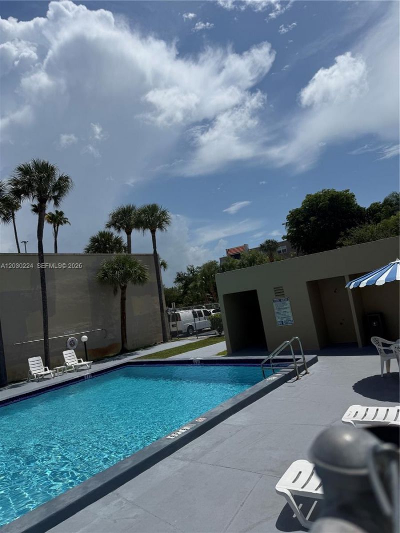 8625 NW 8th St , Unit 420, Miami, FL 33126 Photo