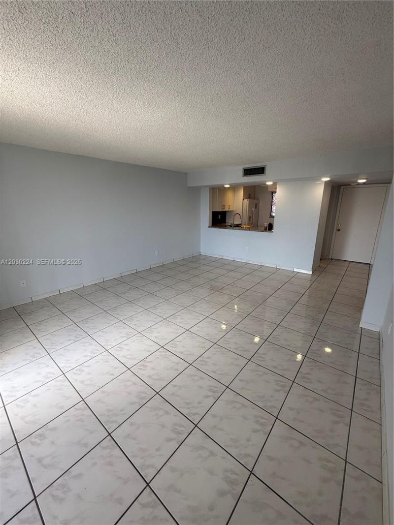8625 NW 8th St , Unit 420, Miami, FL 33126 Photo