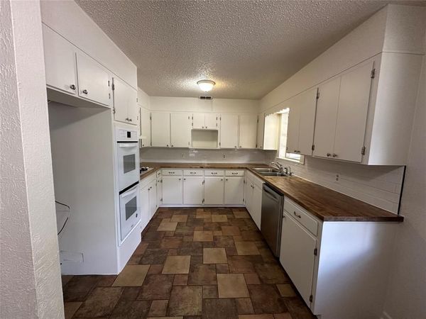 303 N Victor Street , Comanche, TX 76442