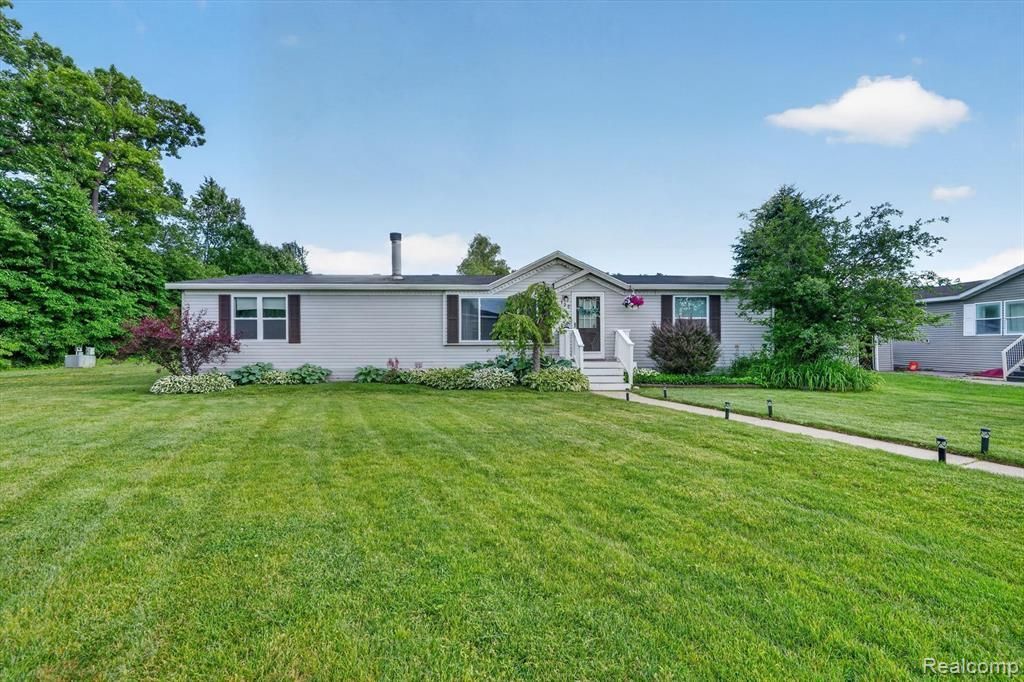 2700 Shimmons Road, Auburn Hills, MI 48326 Main Photo