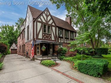 764 Harcourt Road, Grosse Pointe Park, MI 48230
