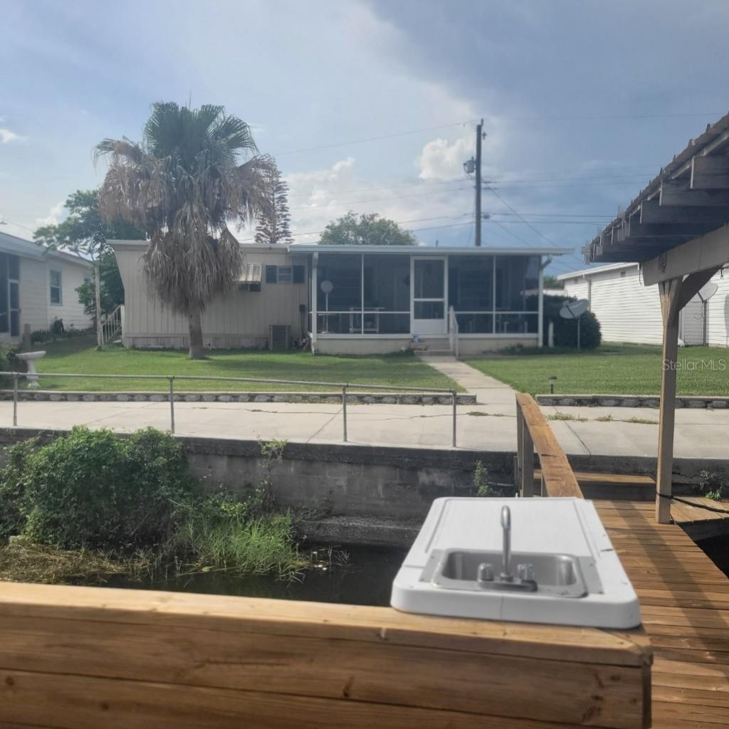 1403 Lakeview Drive , Tavares, FL 32778 Photo