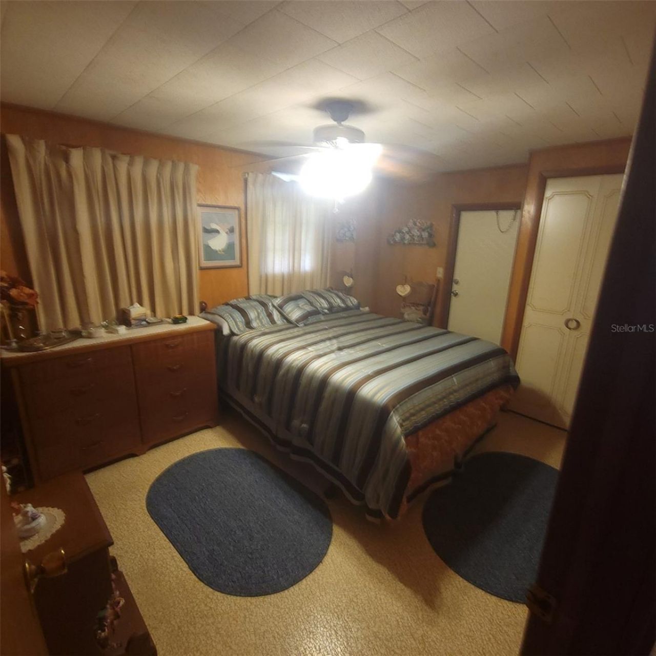 1403 Lakeview Drive , Tavares, FL 32778 Photo