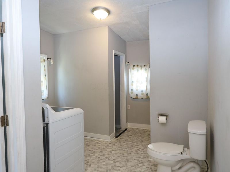 704 W Sugar Street, Mount Vernon, OH 43050 Photo 6