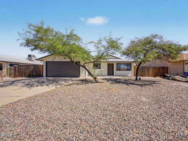 562 E HONDO Avenue, Apache Junction, AZ 85119