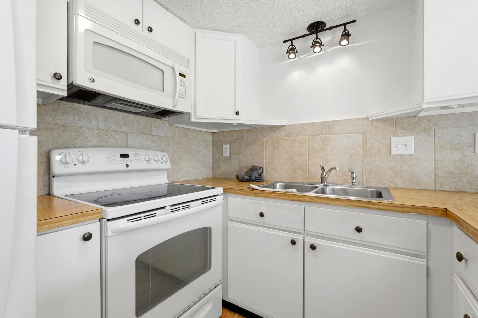 1400 Deer Creek Rd. Photo 9