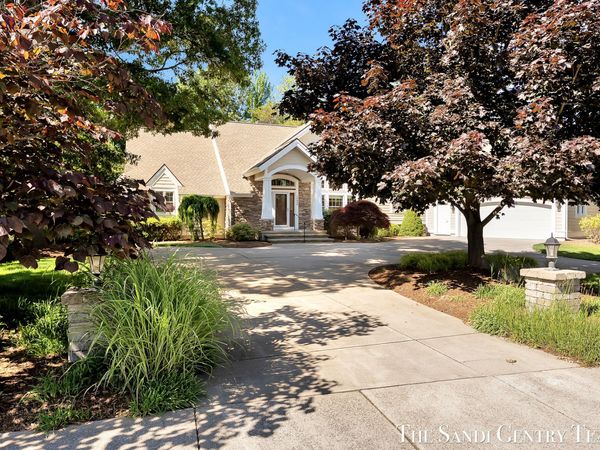 18090 Wildwood Springs Parkway, Spring Lake, MI 49456