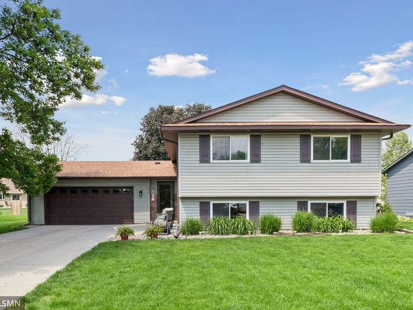 1016 Bluff Pointe Drive , Chaska, MN 55318