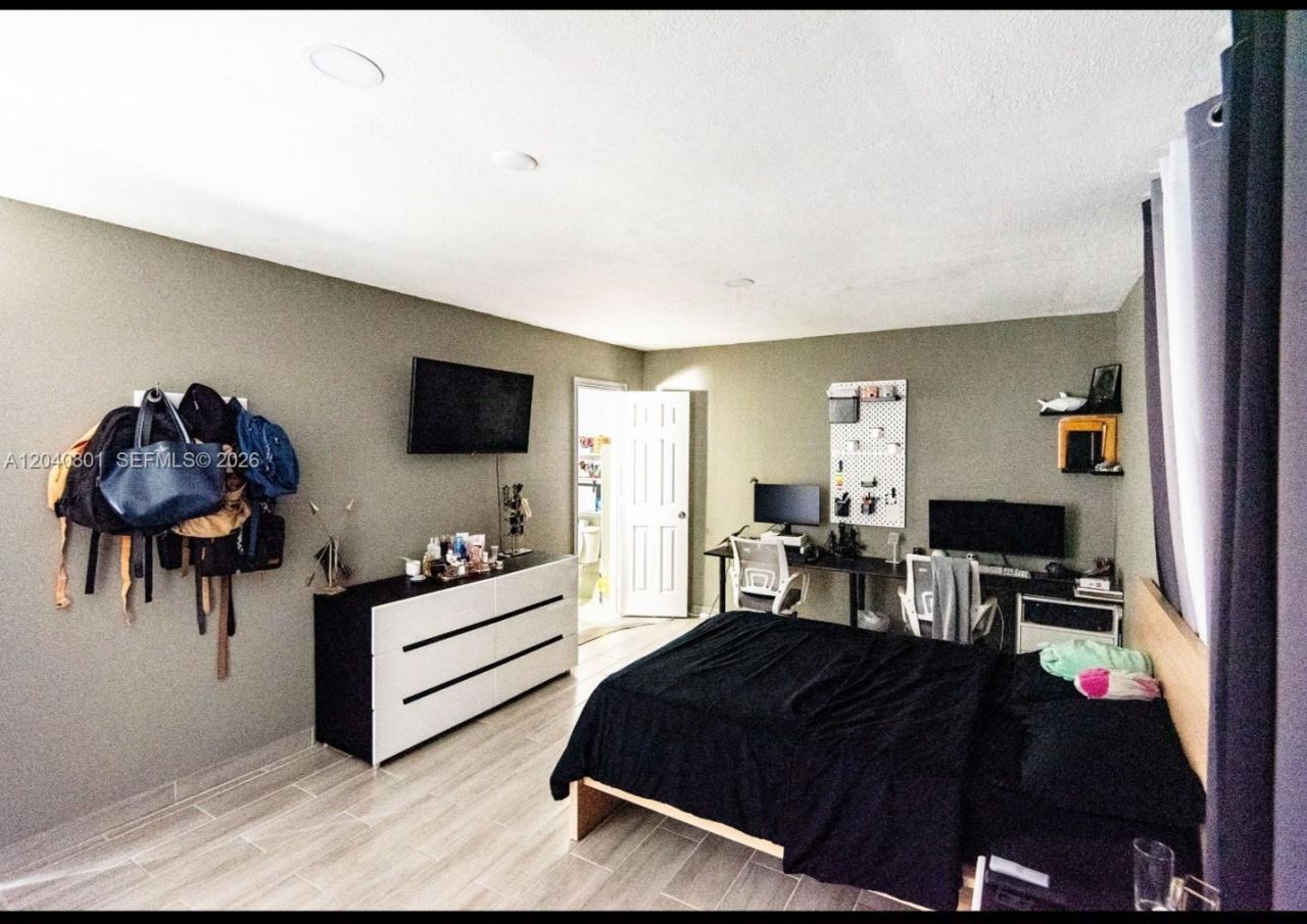 359 W 12th St, Unit 3, Hialeah, FL 33010 Photo