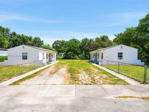 1992 NW 56th St, Miami, FL 33142
