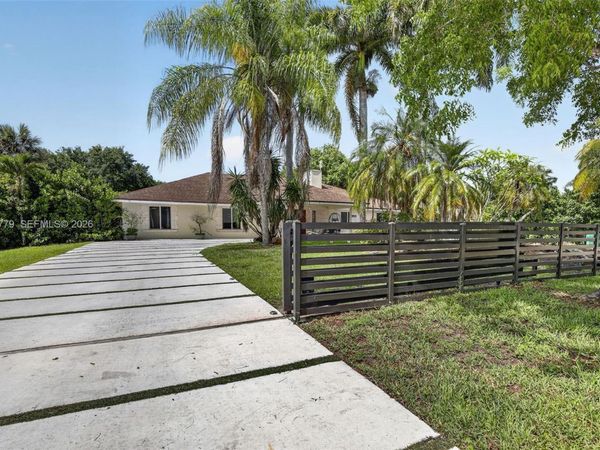 14401 SW 23 , Davie, FL 33325