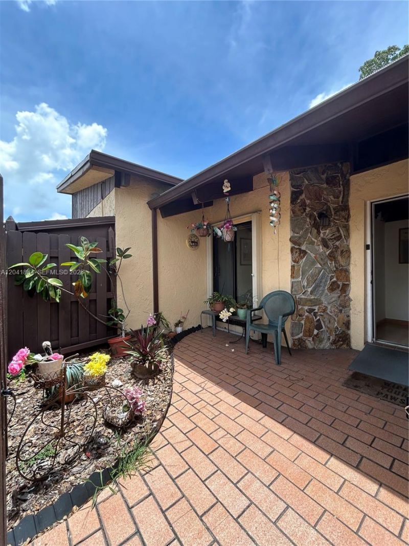 500 Briarwood Cir , Unit 3-54, Hollywood, FL 33024 Photo