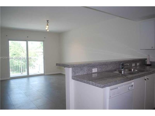 2740 SW 28th Ter , Unit 207, Miami, FL 33133
