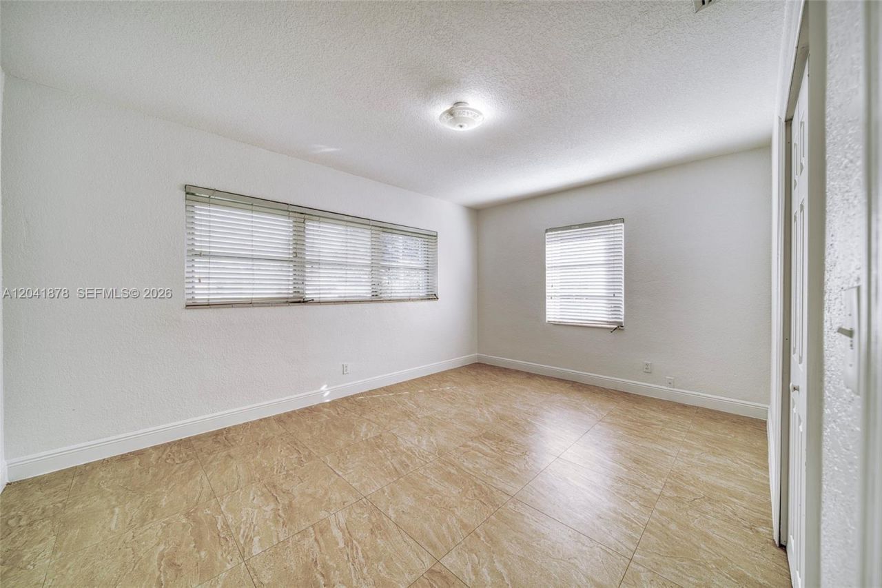 4136 SW 14th St , Unit 4136, Miami, FL 33134 Photo