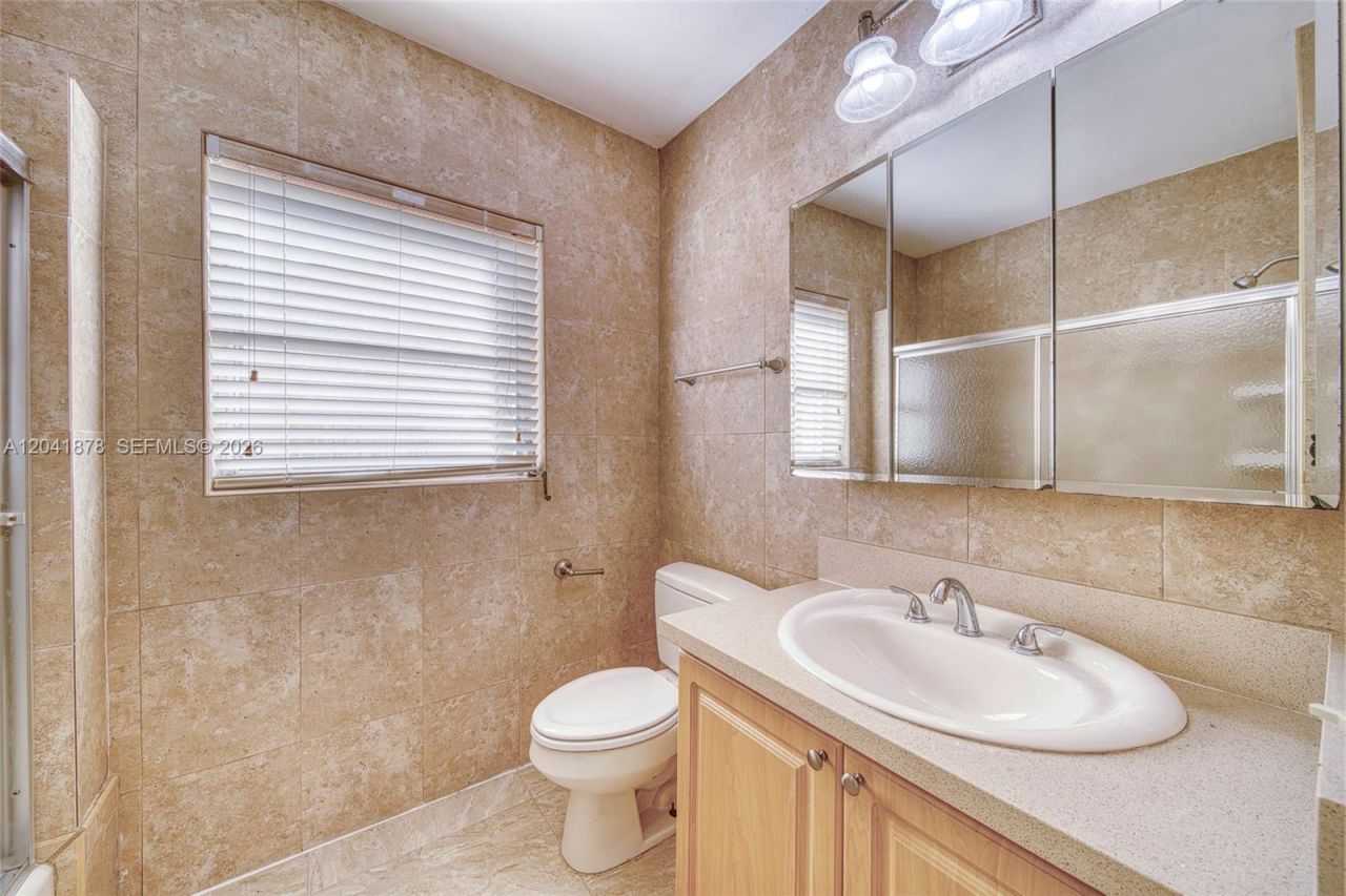 4136 SW 14th St , Unit 4136, Miami, FL 33134 Photo