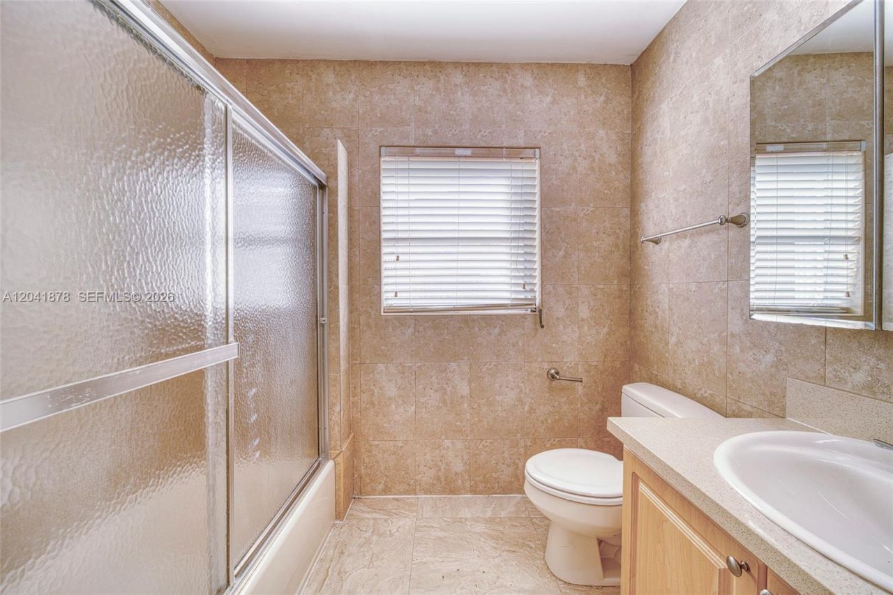 4136 SW 14th St , Unit 4136, Miami, FL 33134 Photo