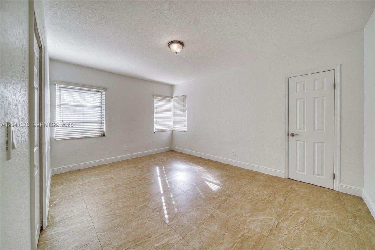 4136 SW 14th St , Unit 4136, Miami, FL 33134 Photo