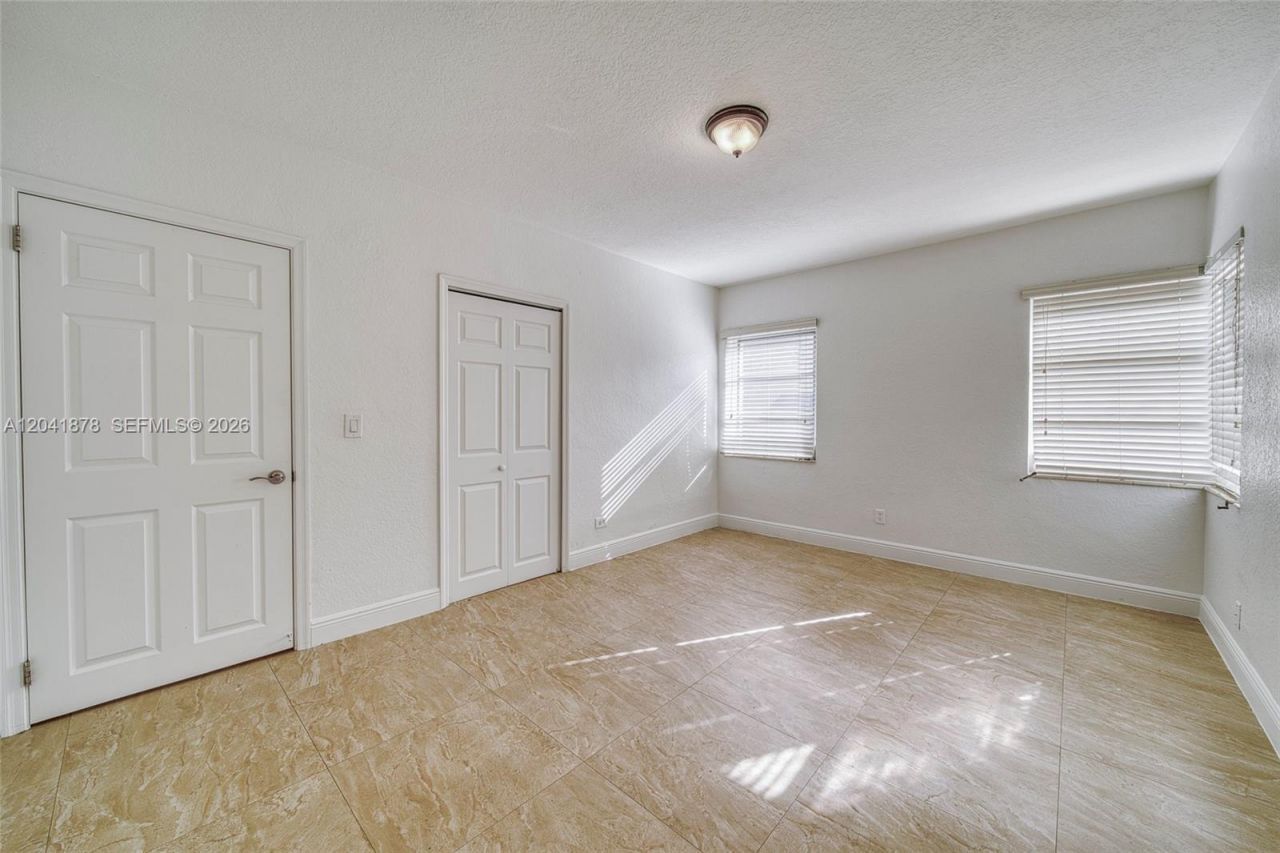 4136 SW 14th St , Unit 4136, Miami, FL 33134 Photo