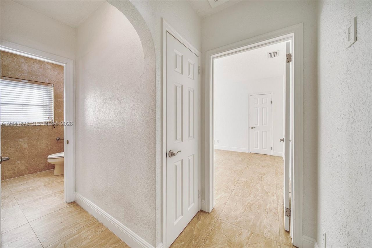 4136 SW 14th St , Unit 4136, Miami, FL 33134 Photo