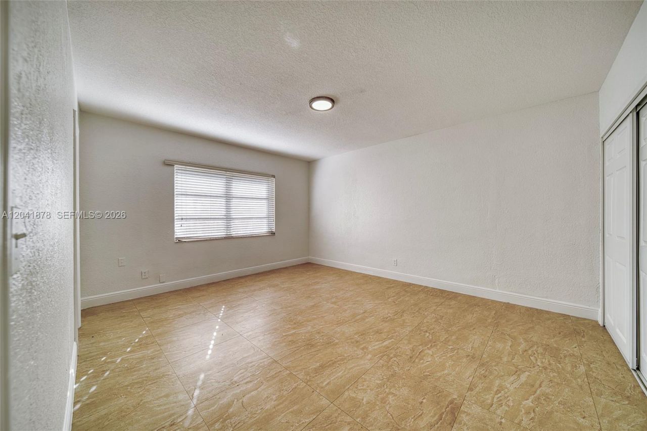 4136 SW 14th St , Unit 4136, Miami, FL 33134 Photo