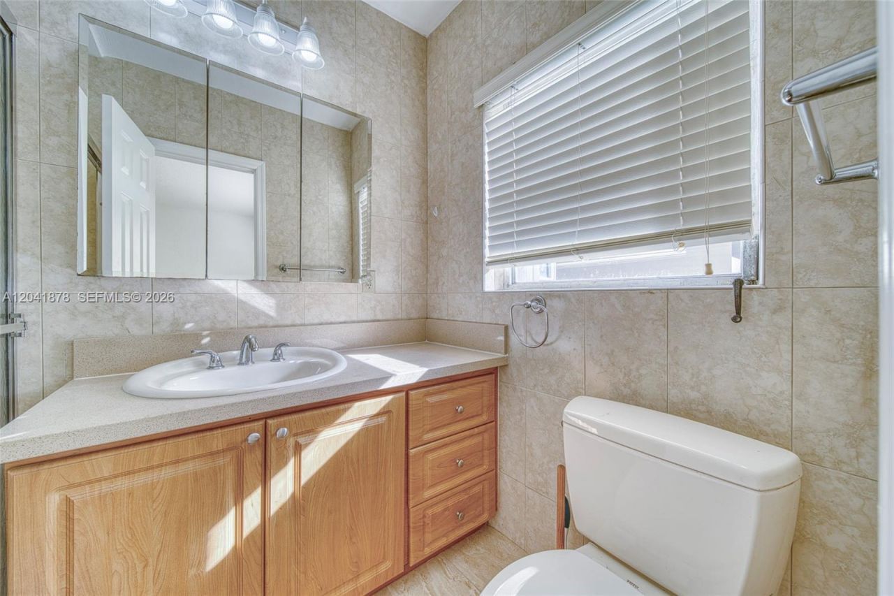 4136 SW 14th St , Unit 4136, Miami, FL 33134 Photo