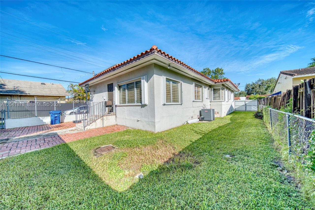 4136 SW 14th St , Unit 4136, Miami, FL 33134 Photo