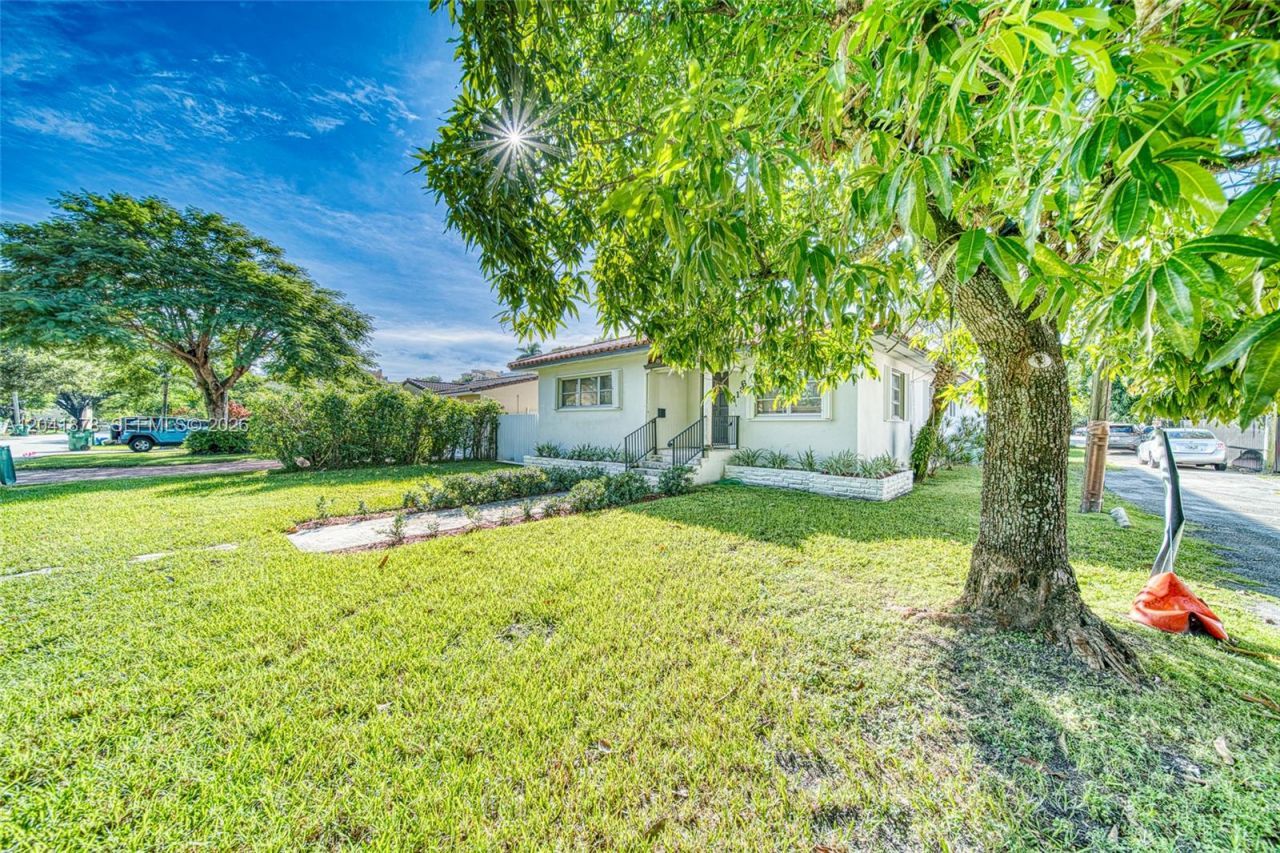4136 SW 14th St , Unit 4136, Miami, FL 33134 Photo