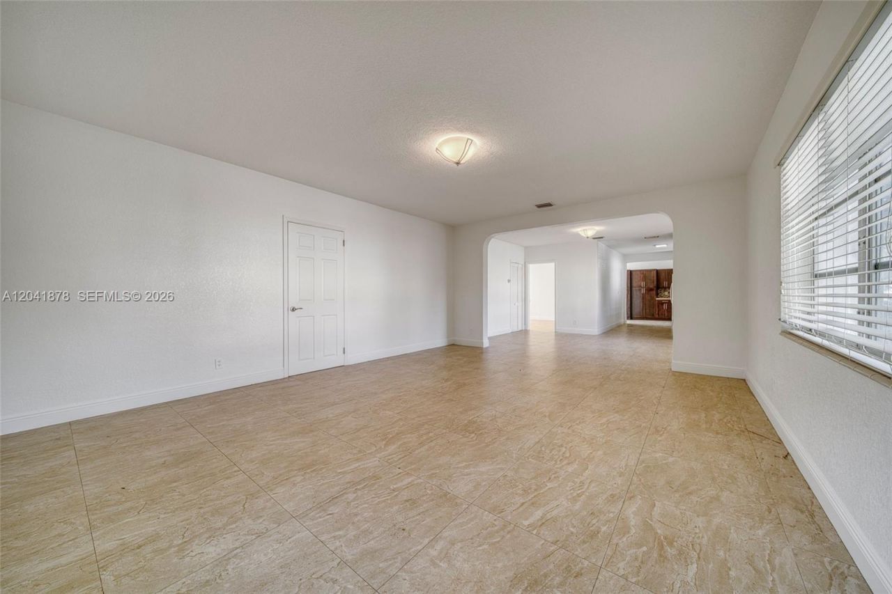 4136 SW 14th St , Unit 4136, Miami, FL 33134 Photo