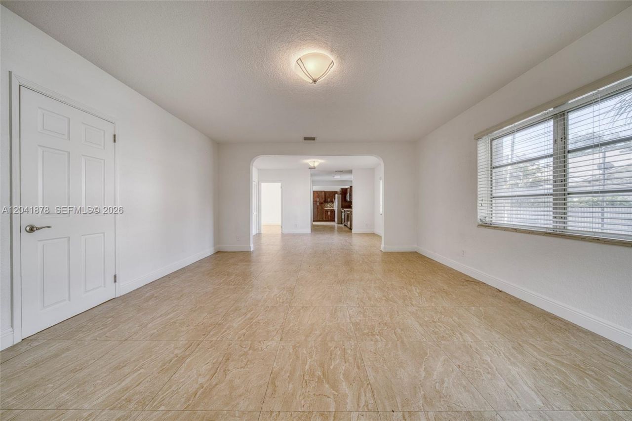 4136 SW 14th St , Unit 4136, Miami, FL 33134 Photo