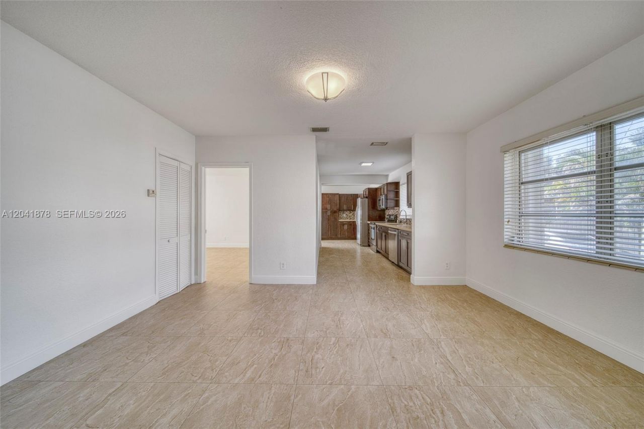 4136 SW 14th St , Unit 4136, Miami, FL 33134 Photo