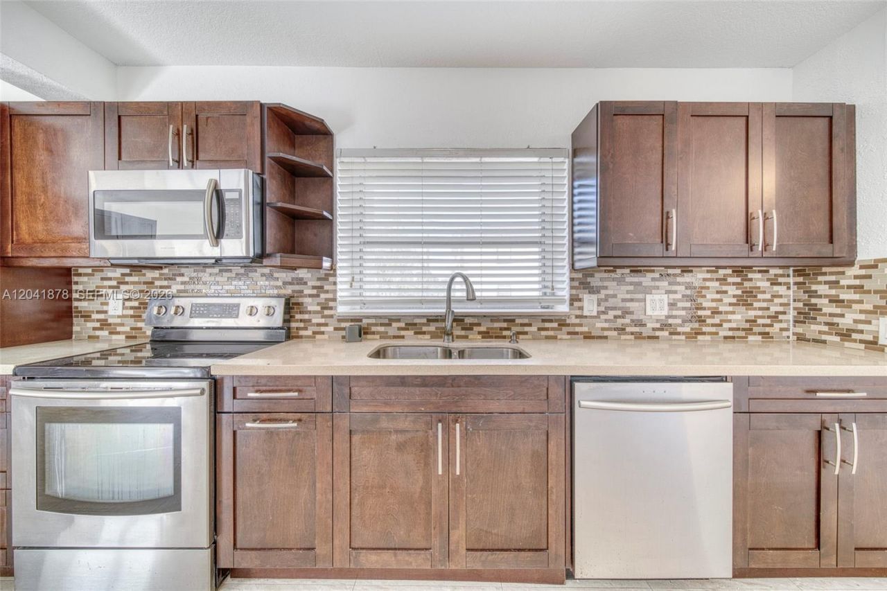 4136 SW 14th St , Unit 4136, Miami, FL 33134 Photo