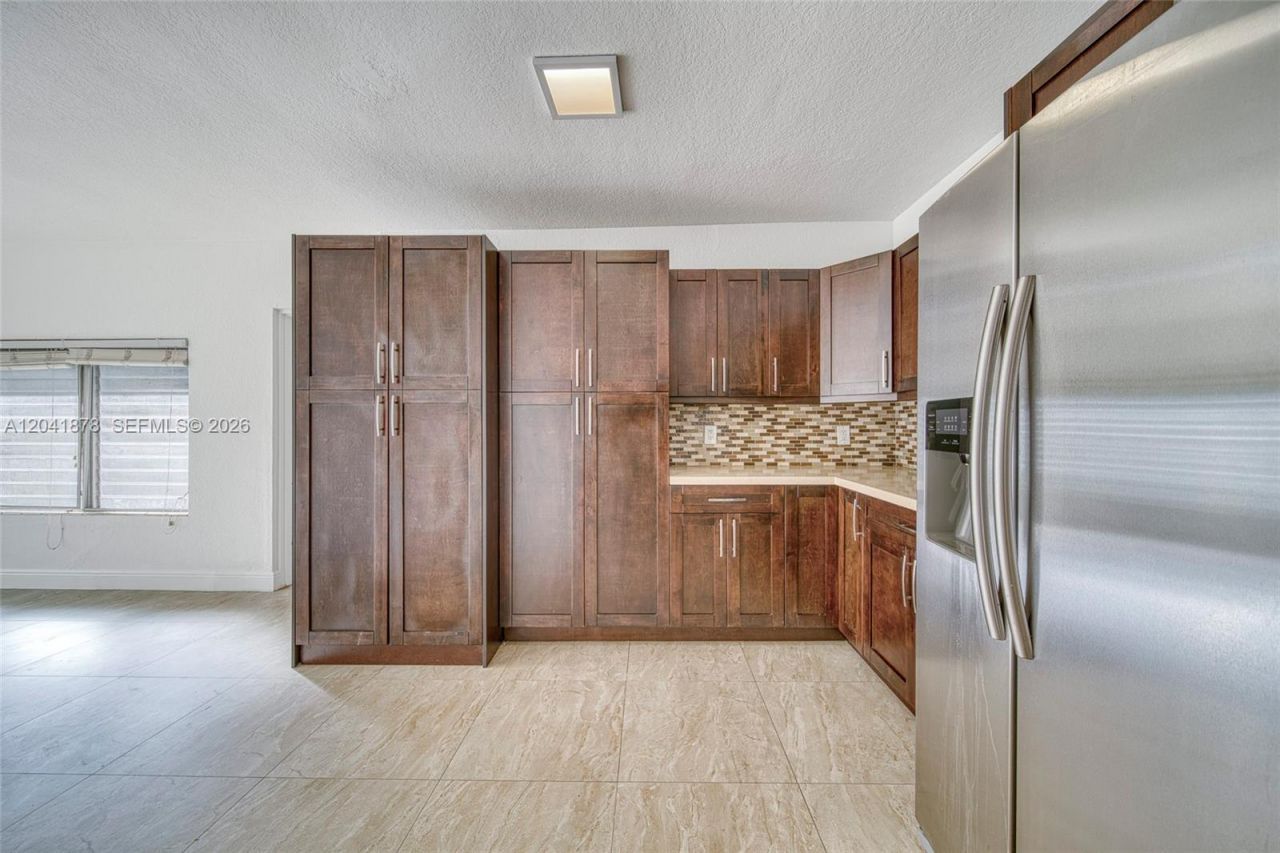 4136 SW 14th St , Unit 4136, Miami, FL 33134 Photo