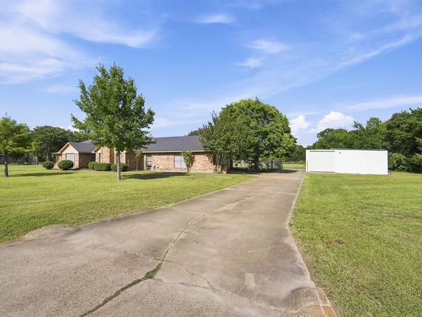 112 Deborde Circle, Red Oak, TX 75154