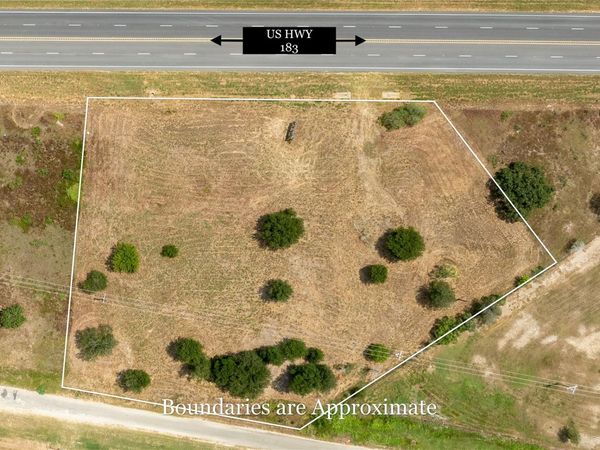 2063 N Magnolia Ave , Luling, TX 78648
