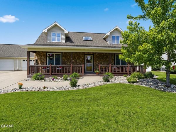 5692 CYPRESS POINT Drive , Grand Forks, ND 58201