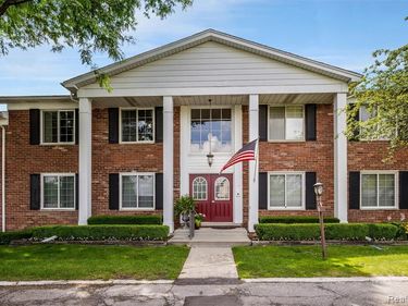 2426 Mulberry Square, Bloomfield Hills, MI 48302