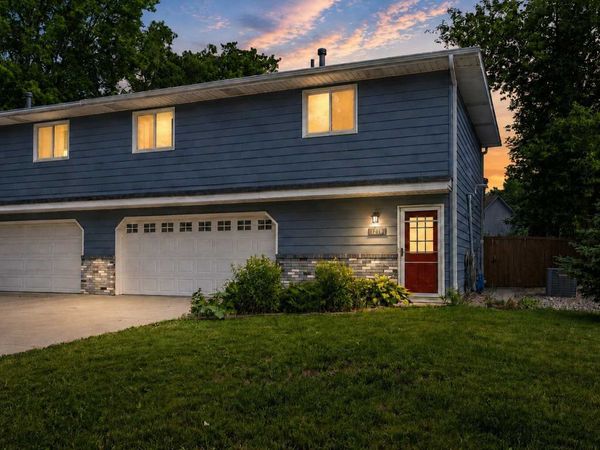 1276 County Road C E, Maplewood, MN 55109