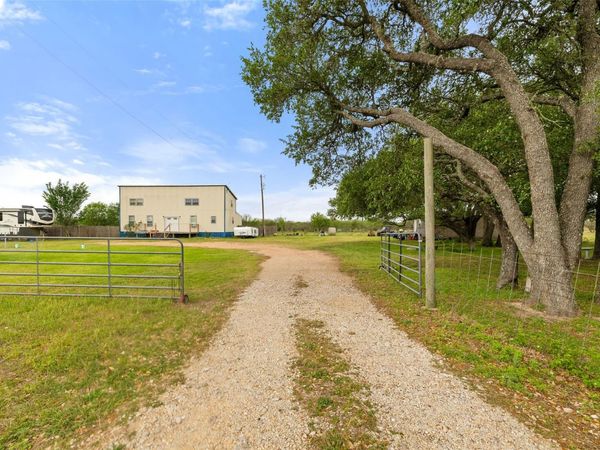 3210 County Rd 226 , Giddings, TX 78942