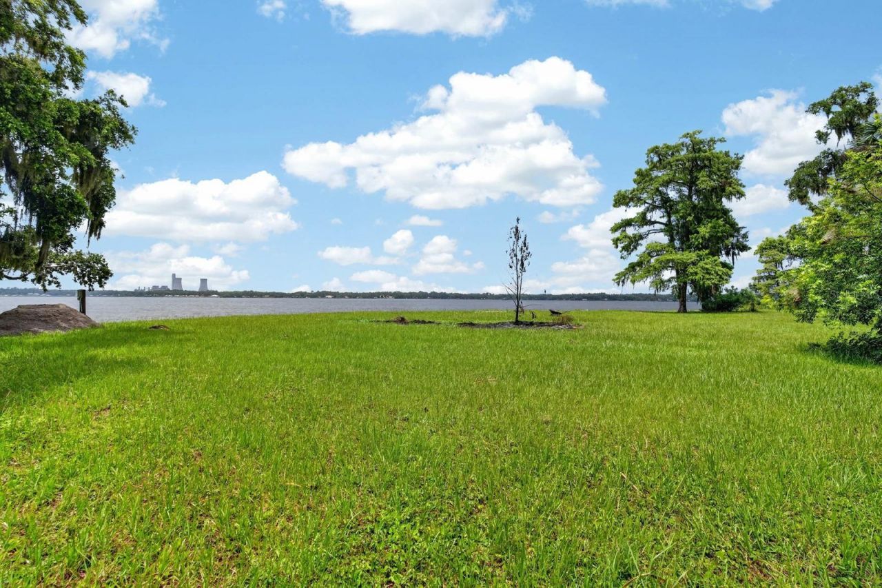 157 W Grandview Drive , East Palatka, FL 32131 Photo