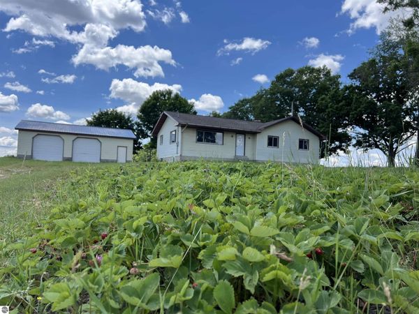 11499 Fremont Road W, Blanchard, MI 49310