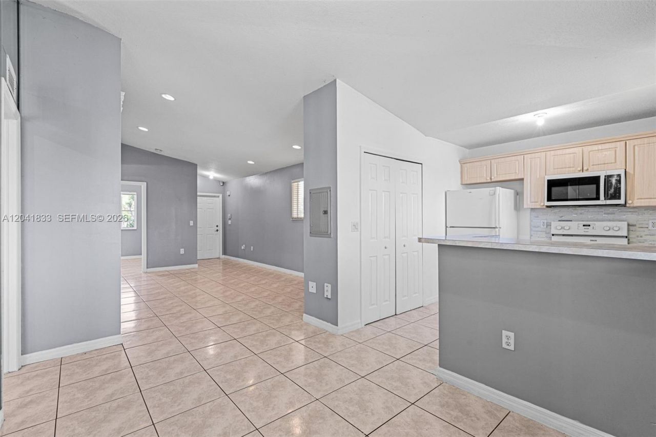 1261 SE 27th St , Unit 201, Homestead, FL 33035 Photo
