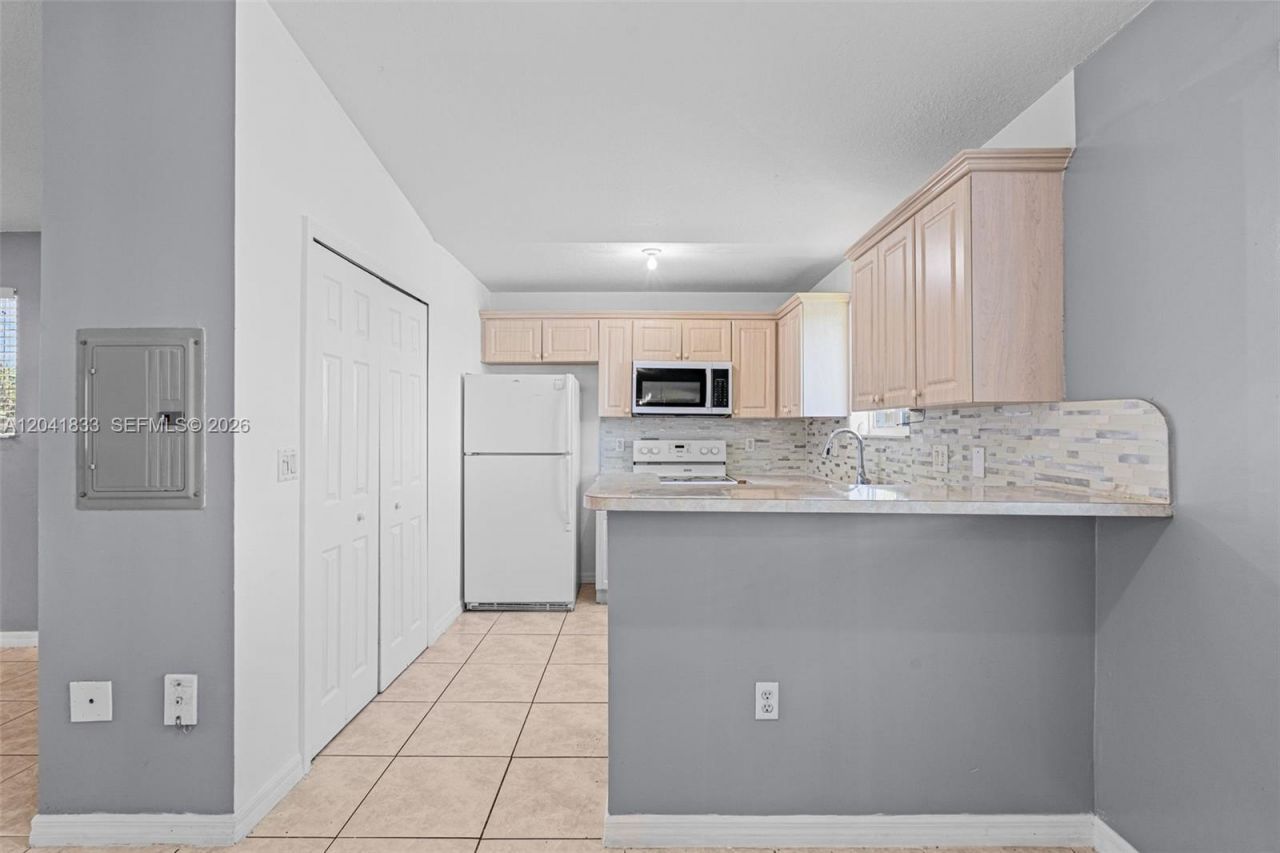 1261 SE 27th St , Unit 201, Homestead, FL 33035 Photo