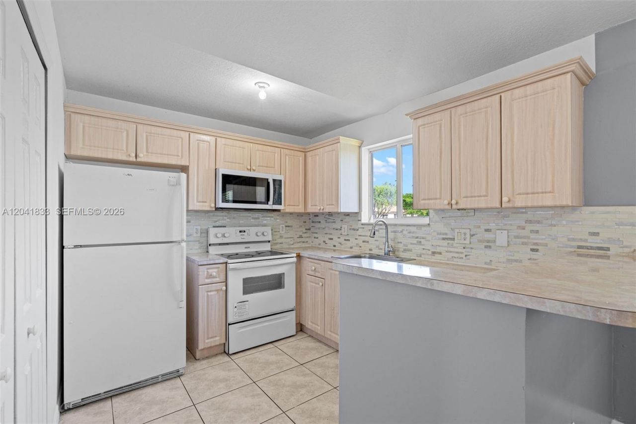 1261 SE 27th St , Unit 201, Homestead, FL 33035 Photo