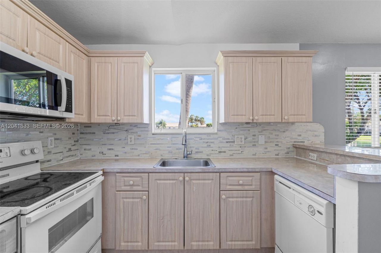 1261 SE 27th St , Unit 201, Homestead, FL 33035 Photo