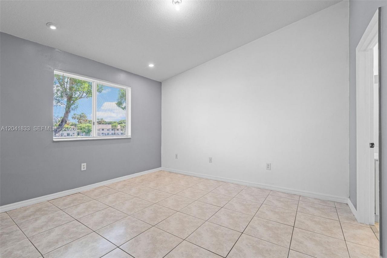 1261 SE 27th St , Unit 201, Homestead, FL 33035 Photo
